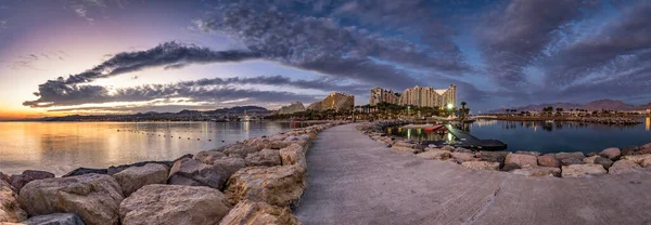 Tramonto Sul Mare Con Castello Ponte — Foto Stock