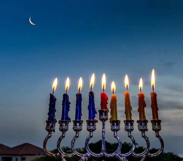 Composición Festiva Para Hanukkah Con Velas Encendidas Menorah Linterna Cielo — Foto de Stock