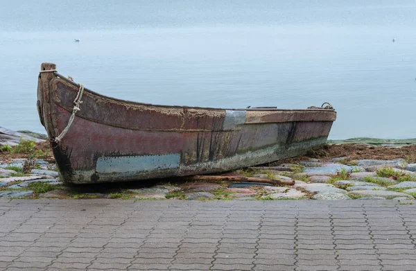 Старинная Деревянная Рыбацкая Лодка Берегу Деревенского Музея Балтийское Море Европа — стоковое фото