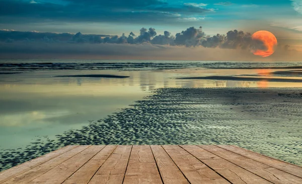 Prachtige Zonsondergang Boven Zee — Stockfoto