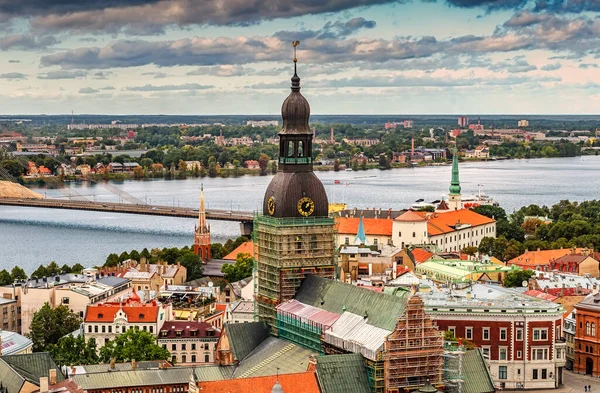 Letonya 'daki eski Riga kasabasının manzarası