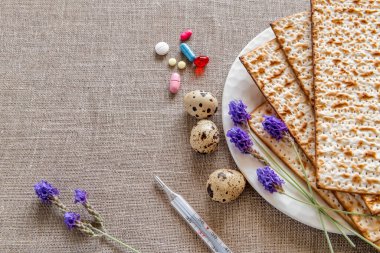 2020 'deki Pesah bayramı, Yahudi bayramı için görüntü. Corona Virüs Salgını kavramı. Tıbbi özellikler, 21. yüzyılın en büyük zorluğu, 