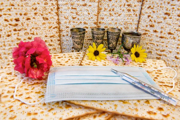 Challenge Century Unleavened Bread Matzah Background Daisy Yellow Flowers Silver — Stock Photo, Image