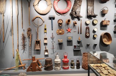 Açık hava tarihi müzesi Baltık Denizi balıkçılıklarında balıkçılık için ekipman ve aksesuarlar.