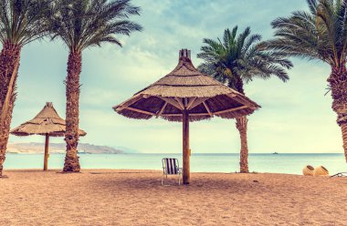 Eilat 'taki merkez halk plajında sabah - İsrail' in ünlü turistik beldesi ve eğlence şehri