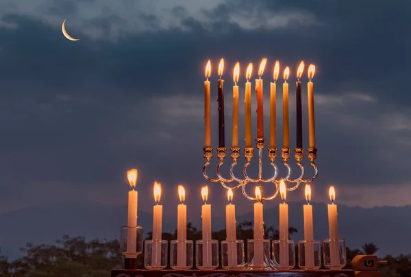 Menorah Met Brandende Kaarsen Tegen Wazig Bewolkte Ochtend Boven Bergen — Stockfoto