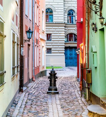 Eski Avrupa şehirleri turistlere eşsiz mimari gotik kıyafetler ve nadir bulunan antik binalar sunuyor