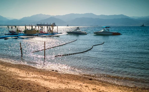 Πλωτό Μονοπάτι Και Νησί Ανάπαυσης Για Δραστηριότητες Θαλάσσιων Σπορ Στην — Φωτογραφία Αρχείου