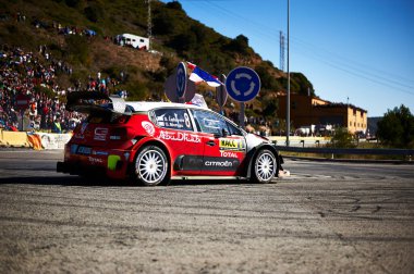 8 Ekim 2017, Riudecanyes, Katalonya, İspanya; Stéphane Lefebvre ve Fransız yardımcı pilotu Gabin Moreau, Citroen C3 WRC Toplam Abu Dabi WRT 'si ile Riudecanyes SS 15 Sahnesi sırasında yarışıyorlar. 