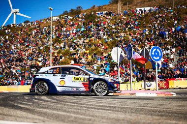 8 Ekim 2017, Riudecanyes, Katalonya, İspanya; Daniel Sordo ve yardımcı pilotu Marc Marti, Riudecanyes SS 15 Sahnesi 'nde Hyundai Motorsport I20 Coupe WRC ile yarışıyorlar. 