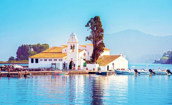 Vlacherna Manastırı Korfu, Corfu, Yunanistan Vigla Yarımadası güzel görünüm. popüler turistik mekanlara, hac yeri. inanılmaz yerler. 