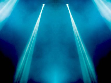 sahne ışıkları karanlık dan renkli ışık ışınları ile soyut sihirli resim