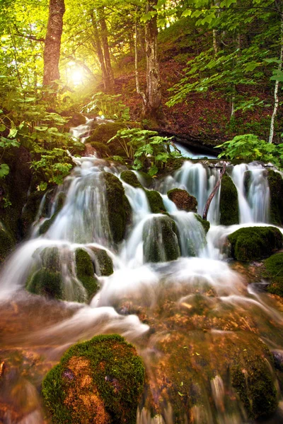 Magiczne Wspaniały Widok Falami Wodospadu Parku Narodowym Plitwickie Chorwacja — Zdjęcie stockowe