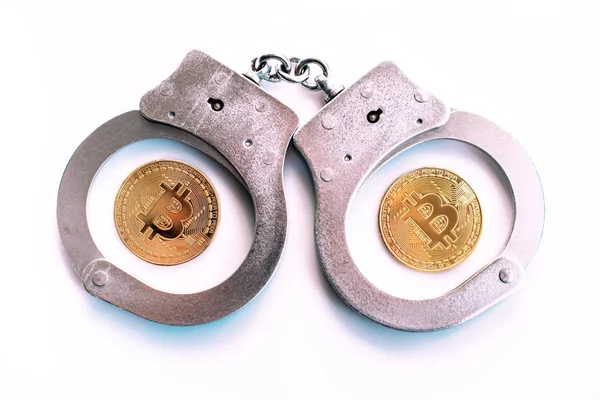 Bitcoins Und Handschellen Als Abstraktes Symbol Des Verbrechens Das Kryptographie — Stockfoto