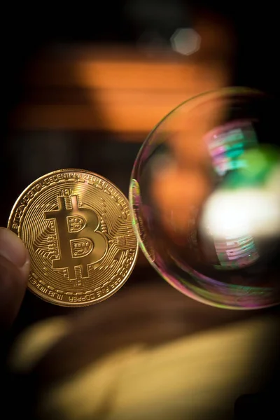 Bitcoin Och Bubblan Som Abstrakt Symbol För Riskerna Med Digital — Stockfoto