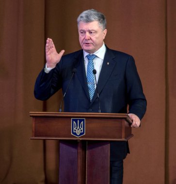 Ternopil, Ukrayna 18 Aralık 2018: Başkan, Ukrayna Petro Poroshenko Ternopil kamuoyunda ile bir görüşme sırasında.