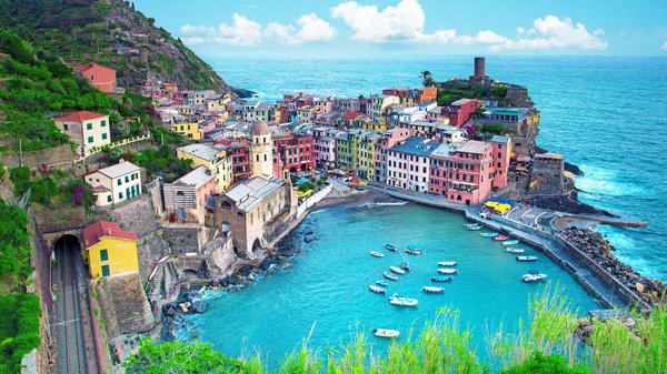 Magical Landscape Boats Bay Colored Houses Rock Vernazza Cinque Terre — Stock Photo, Image