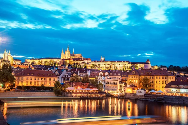 Die wunderschöne Landschaft der Altstadt und der Hradcany (Prag) — Stockfoto