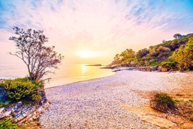 T kıyısında Bataria sahilde muhteşem güzel sihirli şafak