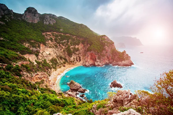 Bela paisagem mágica do mar com Gyali praia em Corfu, Grécia . — Fotografia de Stock