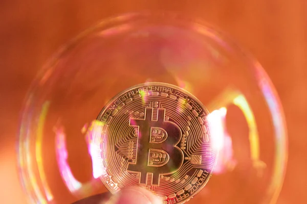 Bitcoin och bubblan som en abstrakt symbol för riskerna med en d — Stockfoto