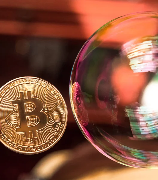 Bitcoin och bubblan som en abstrakt symbol för riskerna med en d — Stockfoto