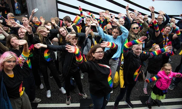 Kodaň, Dánsko-17. srpen, 2019: účastníci Kodaně Pride jeden z největších festivalů lidských práv. — Stock fotografie