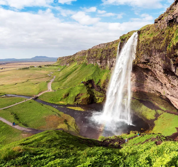 Очаровательный красивый водопад Сельялефен в Исландии. Экзотический c — стоковое фото