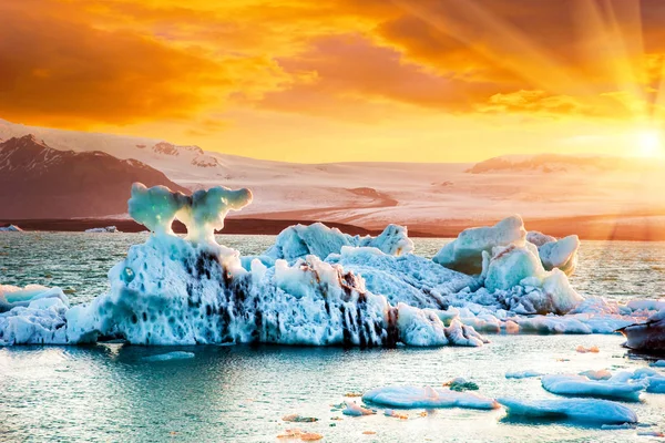 Paisaje Mágico Con Hielo Profundo Forma Tiburón Famosa Laguna Glacial — Foto de Stock