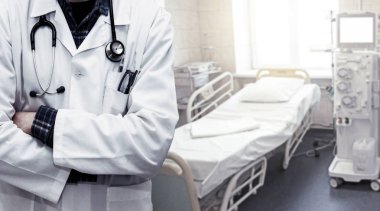 d Beyaz önlüklü ve statoskoplu bir doktorun soyut görüntüsü d