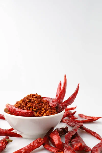 Pimienta Cayena Una Taza Blanca Con Muchos Chiles Rojos Secos — Foto de Stock