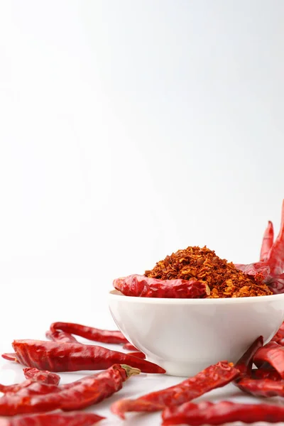 Pimienta Cayena Una Taza Blanca Con Muchos Chiles Rojos Secos — Foto de Stock