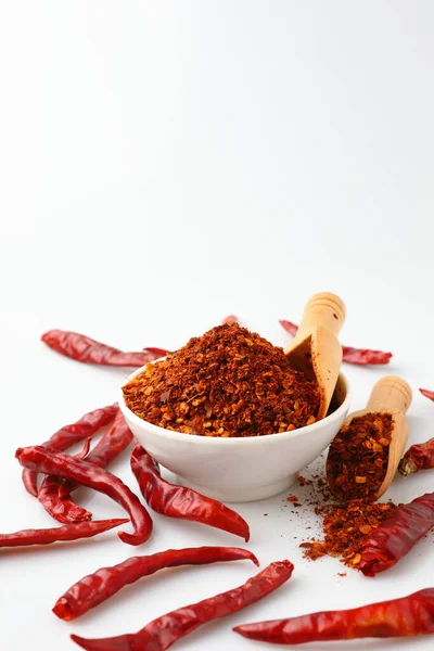 Pimienta Cayena Una Taza Blanca Con Muchos Chiles Rojos Secos — Foto de Stock