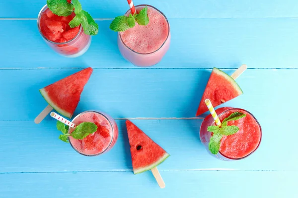 Refreshing Cold Watermelon Juice Smoothie Mint Top View Blue Wooden — Stock Photo, Image