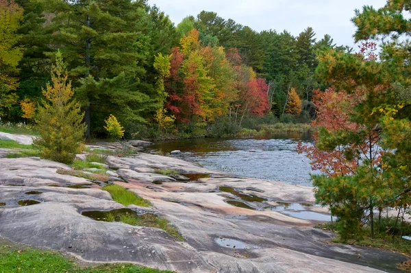 Autumn Landscape Rocky Shoreline River — Stock Photo, Image