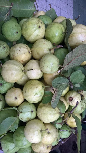 Vue Rapprochée Des Fruits Frais Goyave Bien Gardés — Photo