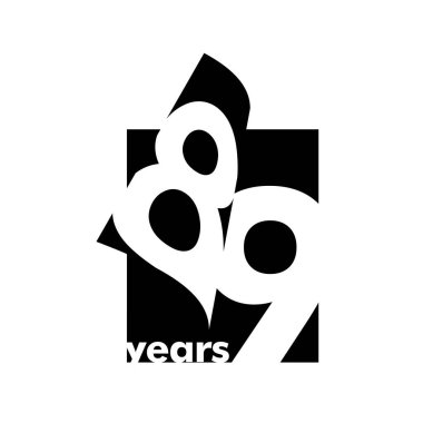 Soyut logo 89 yıl izole edilmiş. Açık bir kitap, dergi şeklinde. 89. yaş günün kutlu olsun. Beyaz arkaplanda siyah renk yazımı.