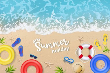 Yaz mevsimi üst görünüm illüstrasyonları plaj kumu ve deniz suyu arka planında yazlık harflerle ayarlandı