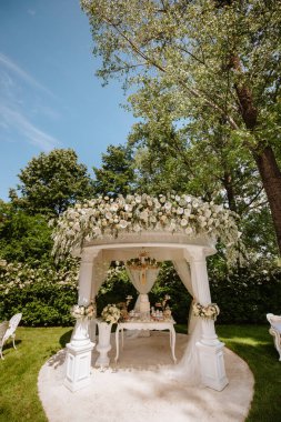 Özel bir gün için güzel bir masa.