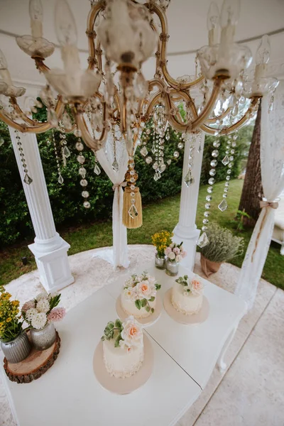 Bovenaanzicht Van Zoete Tafel Bruiloft Drie Taarten Tafel — Stockfoto