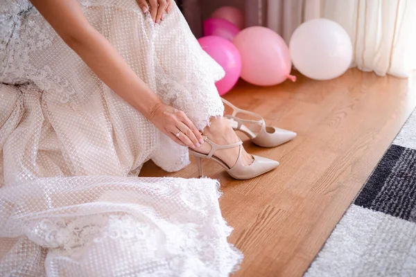 Bela Noiva Está Preparando Para Seu Casamento — Fotografia de Stock