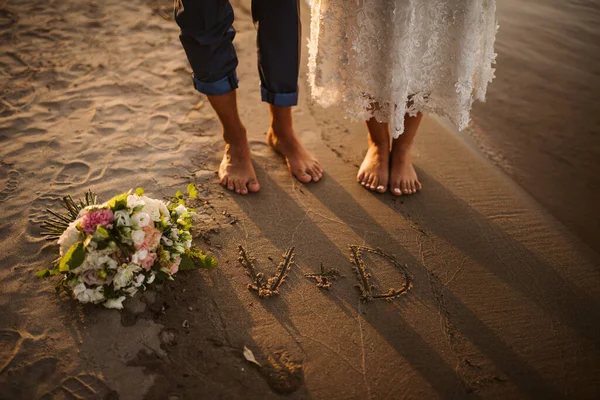 Наречена Ноги Нареченого Піску Пляжі — стокове фото