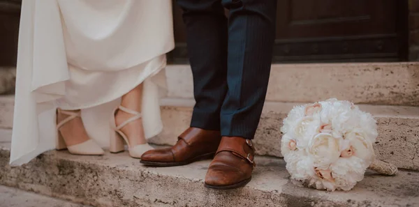 Noiva Seu Vestido Noiva Noivo Terno Seu Dia Casamento — Fotografia de Stock