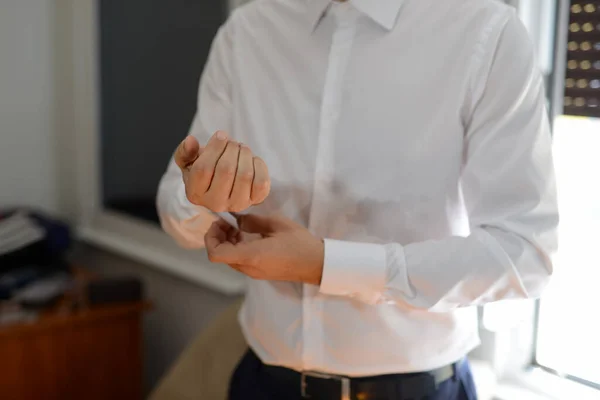 Guapo Hombre Negocios Preparándose Para Los Negocios — Foto de Stock