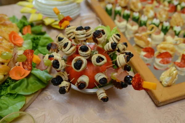 Parti Masasında Nefis Yemekler — Stok fotoğraf