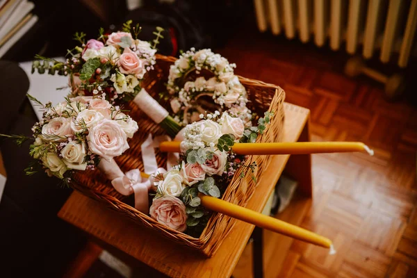 Bonita Decoração Mesa Para Dia Especial Flores Decorativas Velas — Fotografia de Stock