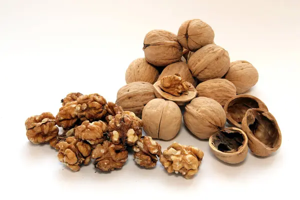 Sağlıklı bir atıştırma için doğal ceviz