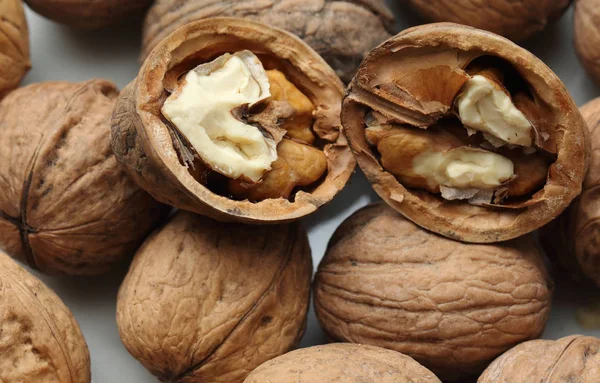 Sağlıklı bir atıştırma için doğal ceviz