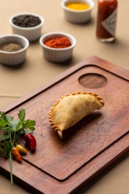 Geleneksel Arjantin mezeleri Kızarmış hamur dolması