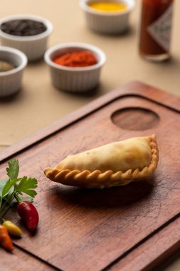 Geleneksel Arjantin mezeleri Kızarmış hamur dolması